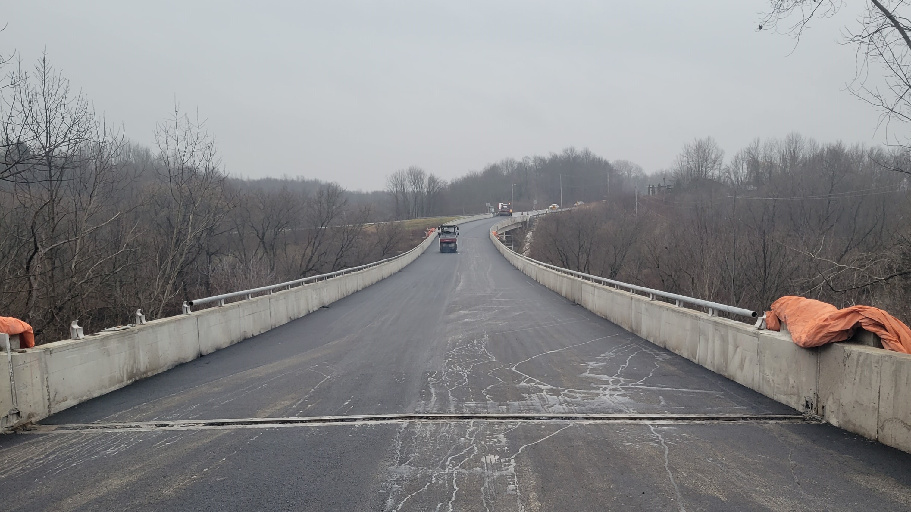 A photo of the bridge and the road leading up to it